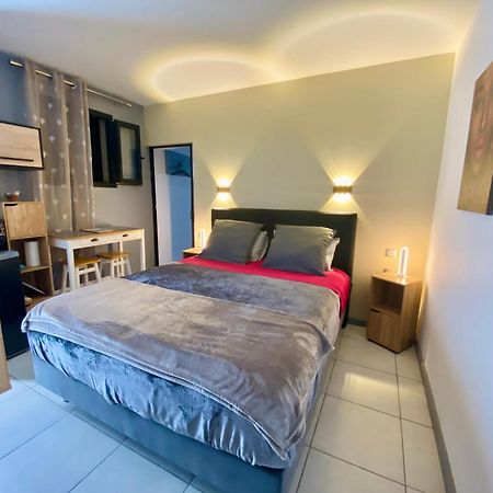 Hostal 170 Room 15 Service Appartement Le Tampon Luaran gambar