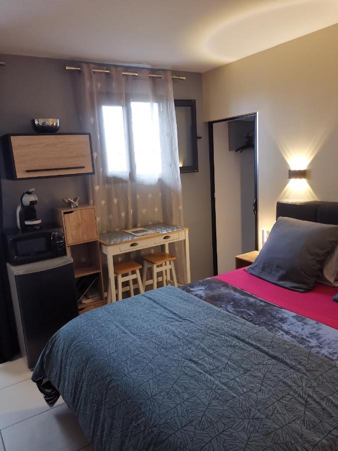 Hostal 170 Room 15 Service Appartement Le Tampon Luaran gambar