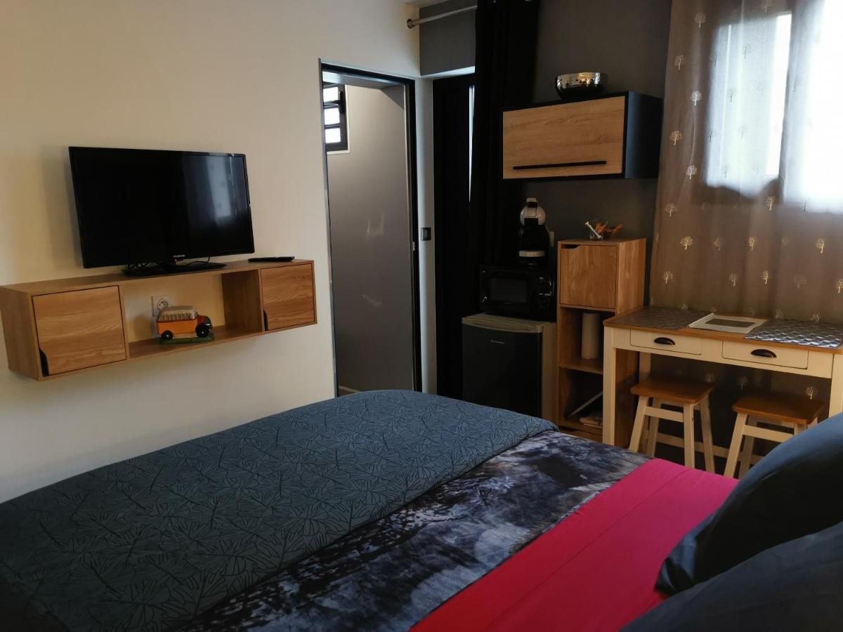 Hostal 170 Room 15 Service Appartement Le Tampon Luaran gambar